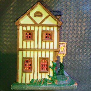 Antique Pub Beer Wine Spirits Liquors Lighted Building Display Piece